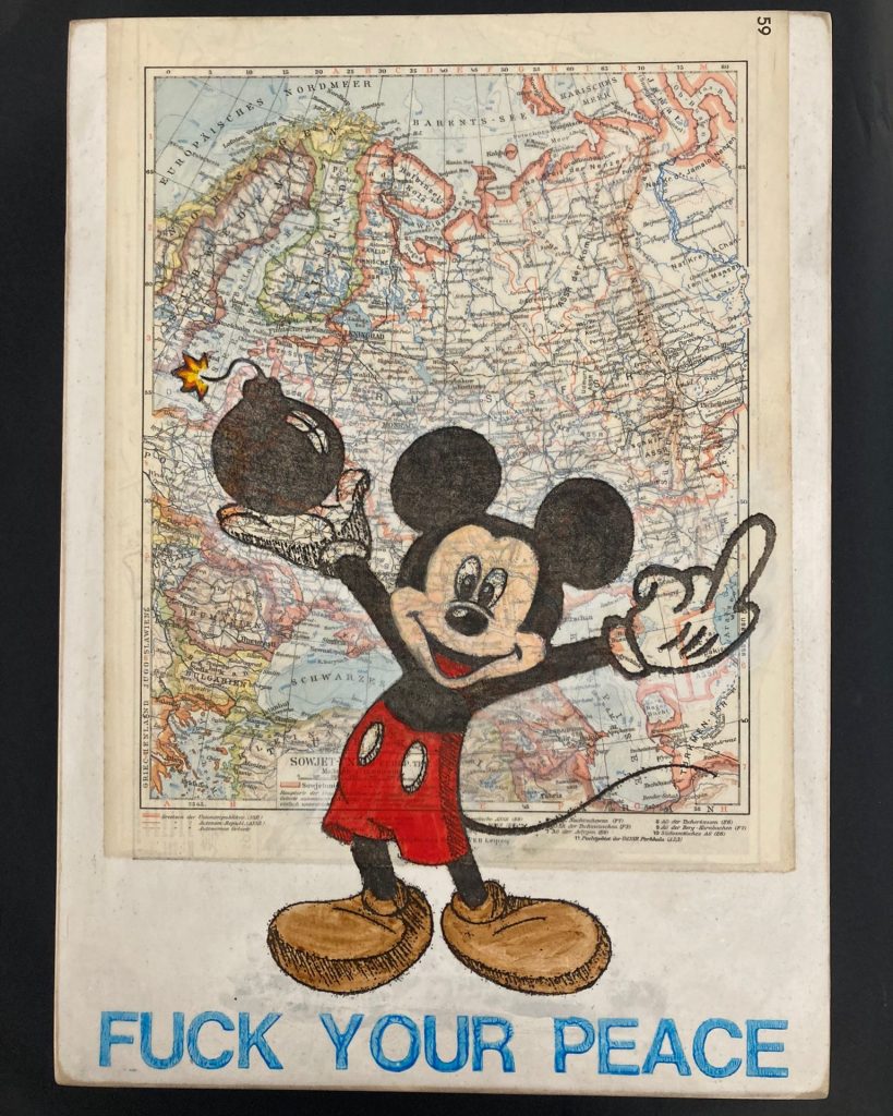 Große Holzarbeit, Unikat, vom Künstler Jan M. Petersen. FUCK YOUR PEACE