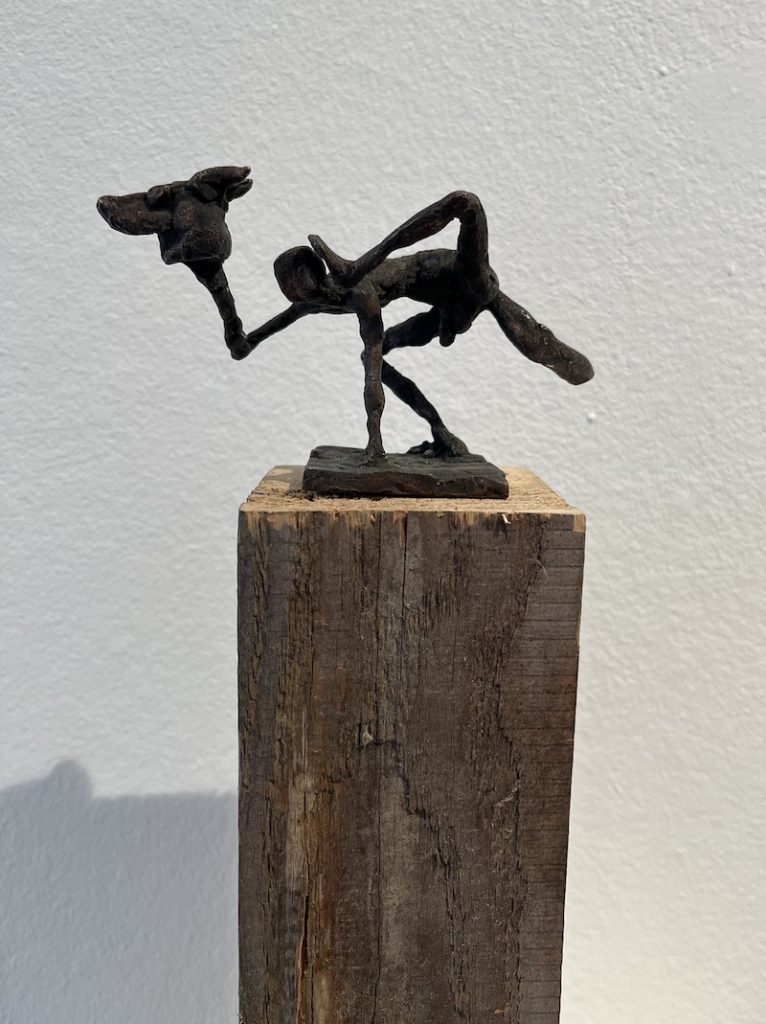 Mensch-Tier-Maschine Eine Bronze Miniatur vom Künstler Christian Rösner. Christian Rösners Werke sind im privaten Bereich, in öffentlichen Sammlungen und im öffentlichen Raum zu finden.