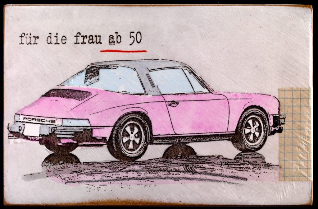 Der Objektkünstler Jan M. Petersen (*1969 in Bad Vilbel) bewegt sich künstlerisch in den Traditionen des Dada, der Collage und des Objekthaften. "für die frau ab 50"