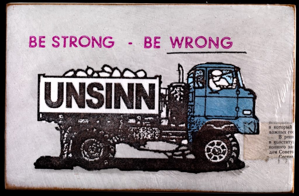 Der Objektkünstler Jan M. Petersen (*1969 in Bad Vilbel) bewegt sich künstlerisch in den Traditionen des Dada, der Collage und des Objekthaften. "be strong, be wrong"