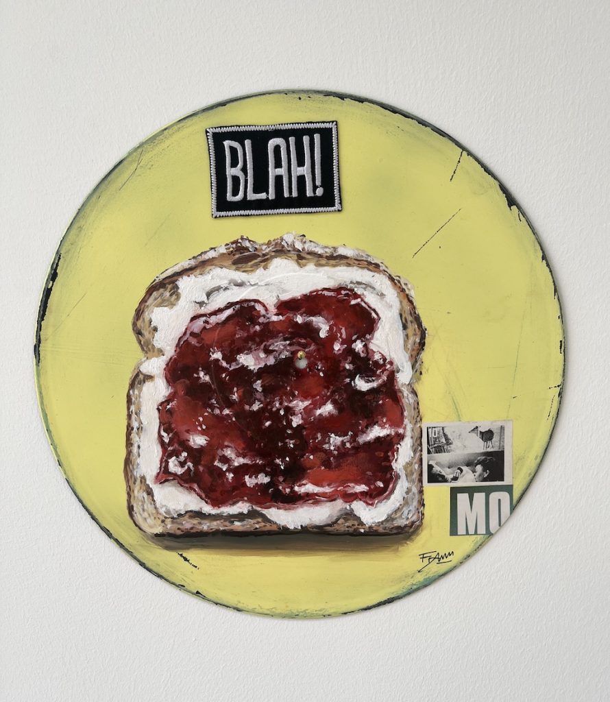 Liebe Kunstfreunde, erstmalig hat der Künstler Frank Damm auf alten Vinyl und Schellack Schallplatten gemalt. Es entstanden sensationelle Kunstwerke mit einer beeindruckenden Tiefe. Das Pizzastück das auf der Schellack-Platte liegt oder der Espresso der darauf steht. Jedes Stück ein tolles Unikat. Handsigniert und rückseitig betitelt & gestempelt. Geliefert werden die Arbeiten jeweils in einer schwarzen Hülle und einem Zertifikat auf Büttenpapier. Auf Wunsch können wir die Unikate auch für Sie einrahmen lassen. Titel: BLAH Motiv: Butter und Erdbeermarmeladen Toast