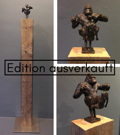 Christian Roesner Gorilla mit Mensch ausverkauft